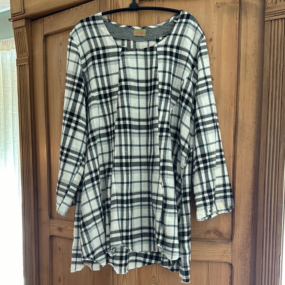 Tulip brand, 100% cotton, size Small, black and white plaid tunic top